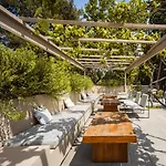 Zoe Hotel, Trypiti & Hive Water Park מלון 4*