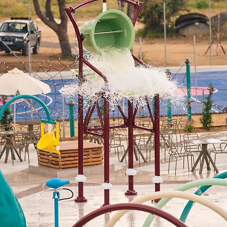 ホテル Zoe Hotel, Trypiti & Hive Water Park リメナリア