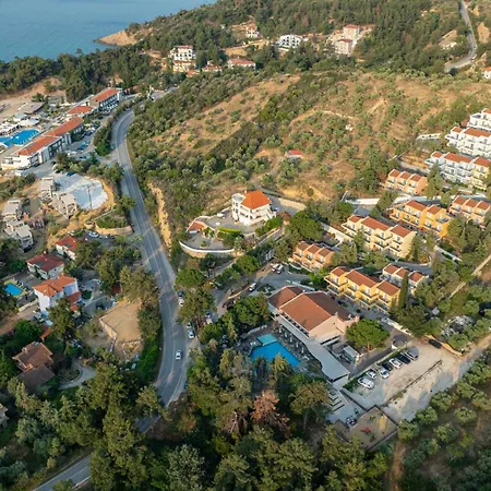 فندق Zoe Hotel, Trypiti & Hive Water Park يميناريا