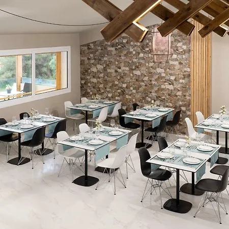 Zoe Hotel, Trypiti & Hive Water Park يميناريا