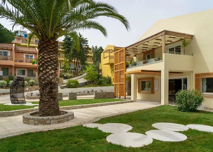 Zoe Hotel, Trypiti & Hive Water Park Hotel 4*