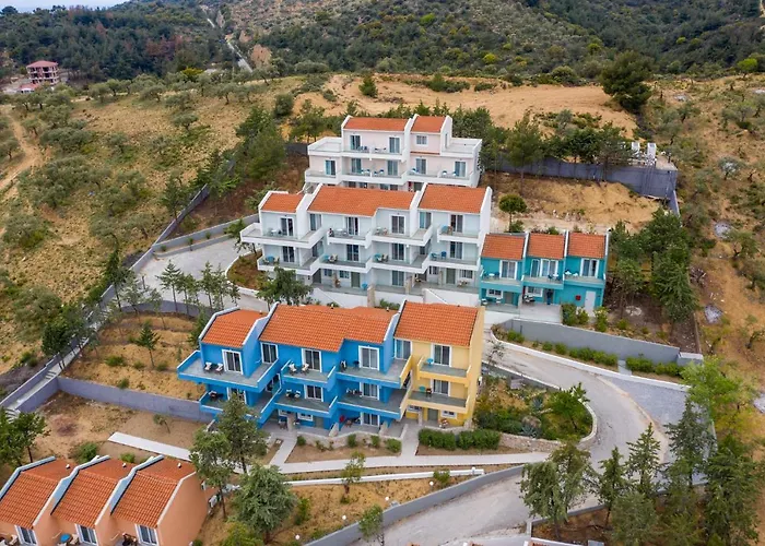 מלון Zoe Hotel, Trypiti & Hive Water Park